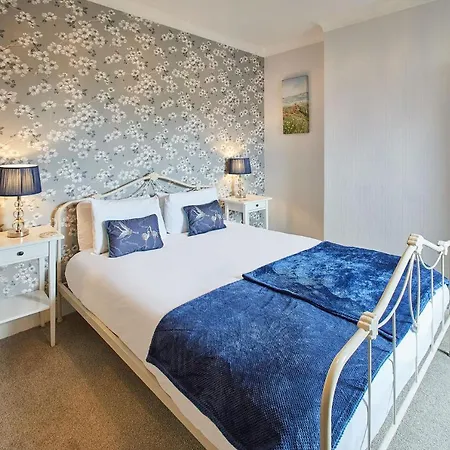 Host & - Allium House * Whitby