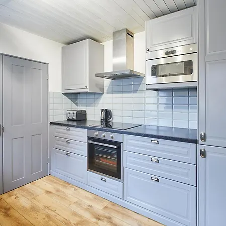 Host & - Allium House *