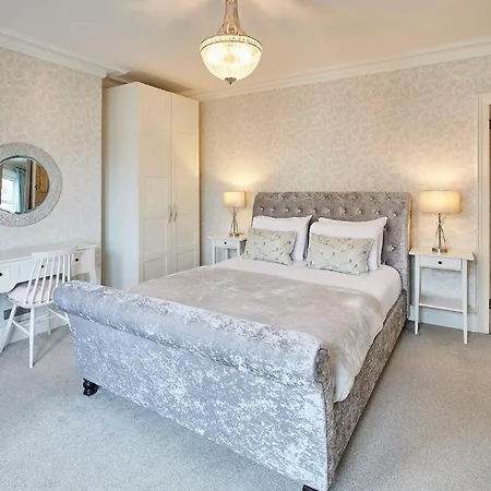 Host & - Allium House * Whitby