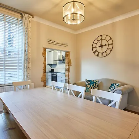 Host & - Allium House * ウィットビー