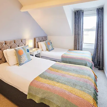 Host & - Allium House * ウィットビー