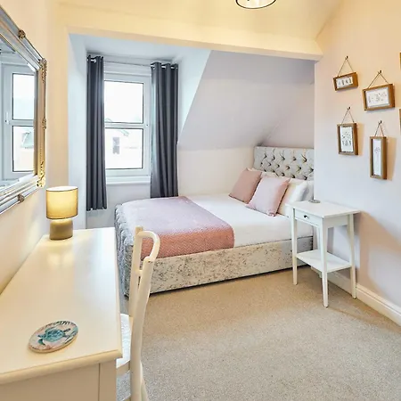 Host & - Allium House Whitby