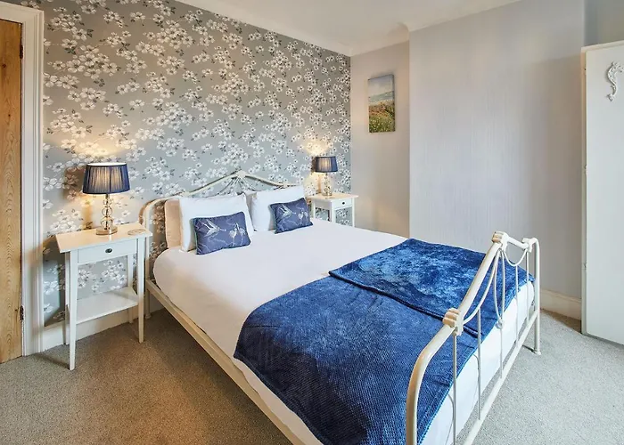 Host & - Allium House * Whitby