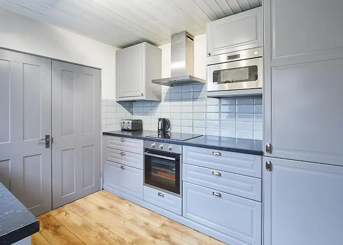 Host & - Allium House *