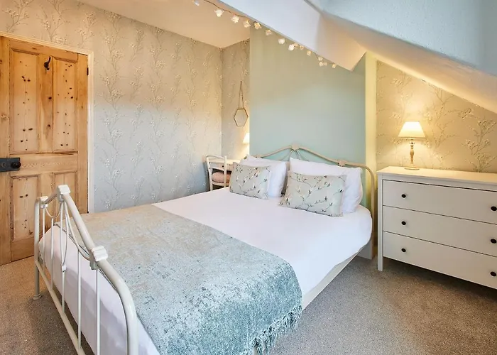 Host & - Allium House Whitby