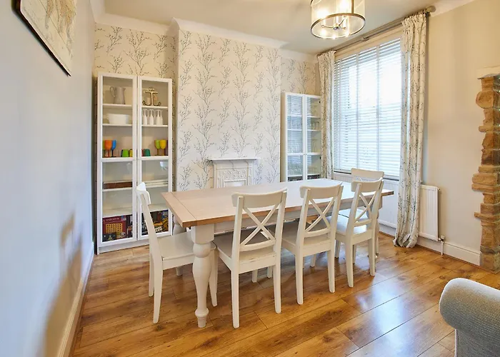 Holiday home Host & - Allium House