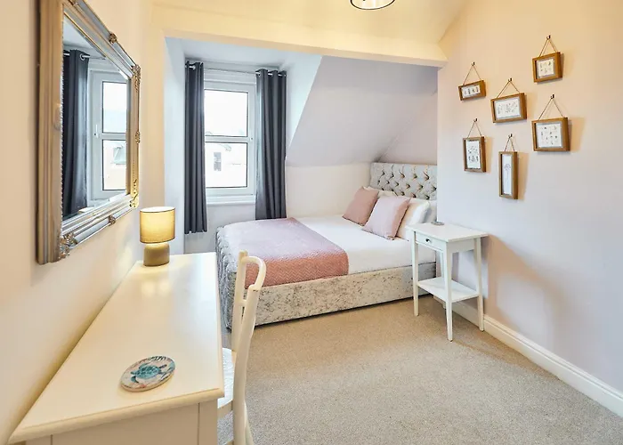 Host & - Allium House Whitby