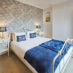 Host & - Allium House * Whitby